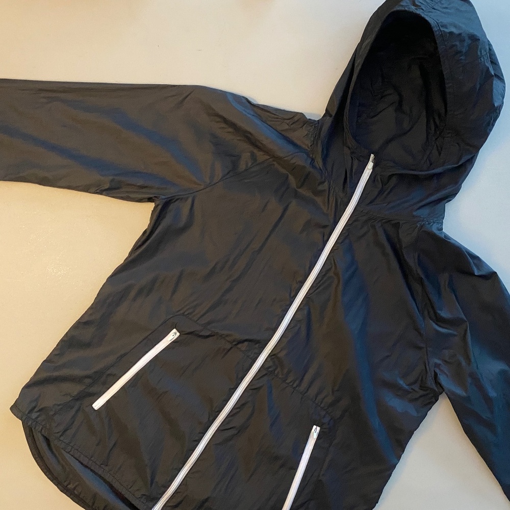 Athleta Burst Black lightweight windbreaker or rain jacket w white detailing S